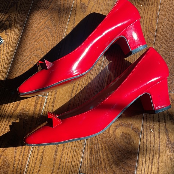 Red sole loafers with studs. - Picture 4 of 4